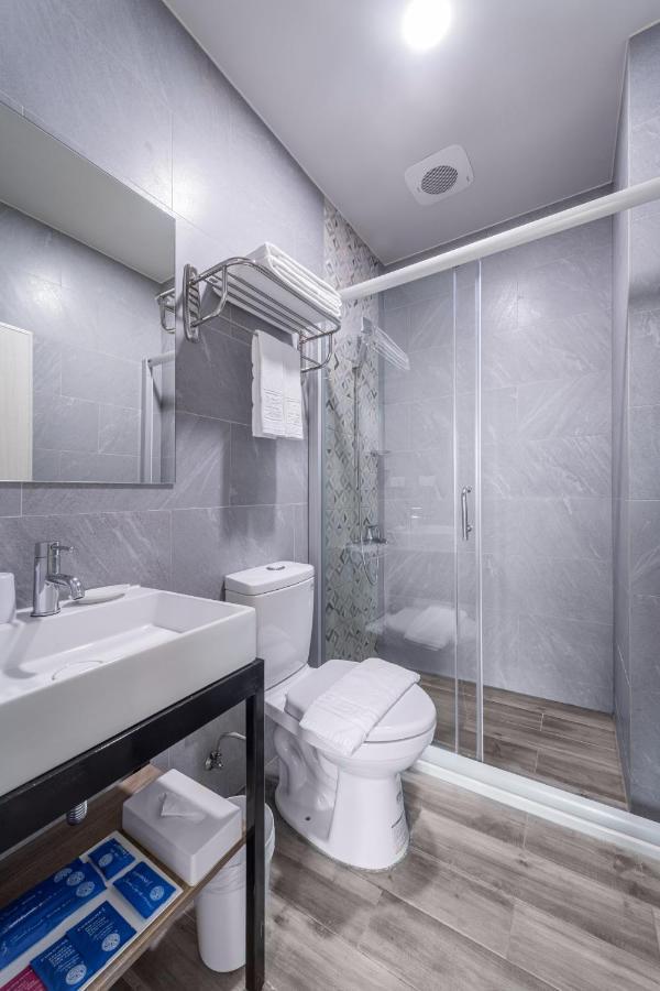 Hotel Brown - Zhongzheng Tainan Esterno foto