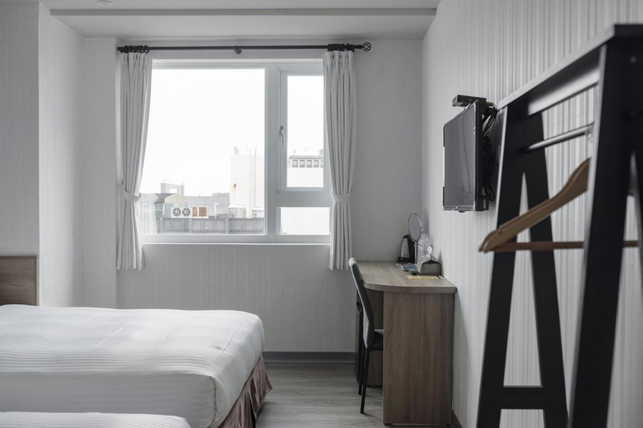 Hotel Brown - Zhongzheng Tainan Esterno foto